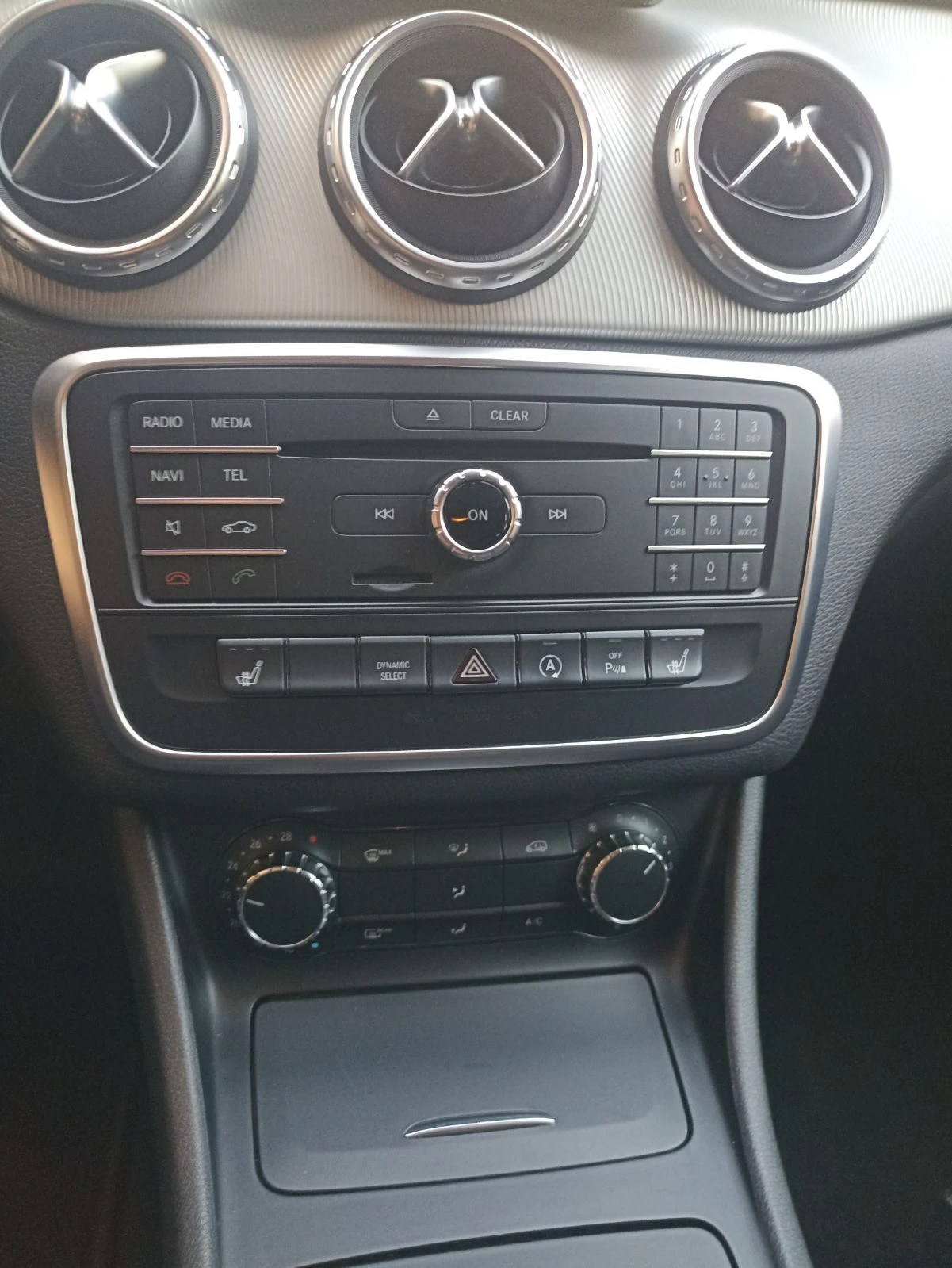 Mercedes-Benz GLA 220, снимка 11 - Автомобили и джипове - 53848923