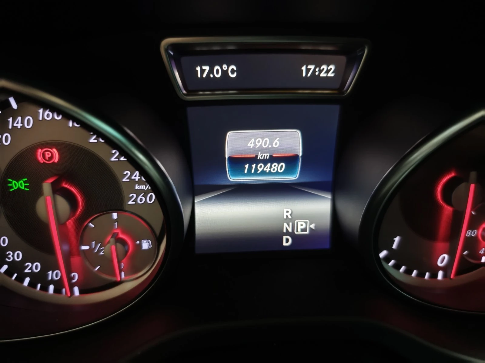 Mercedes-Benz GLA 220, снимка 10 - Автомобили и джипове - 53848923