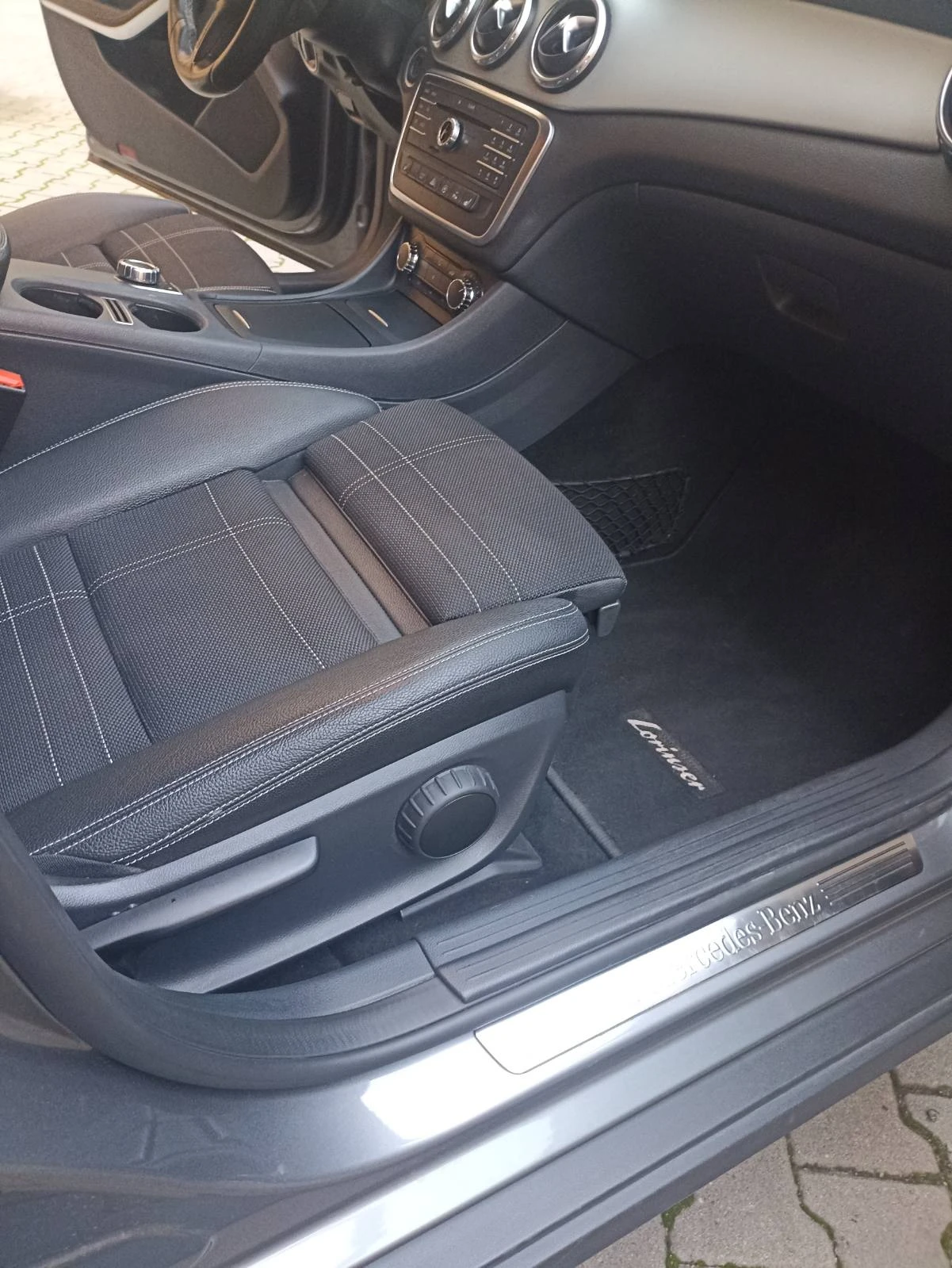 Mercedes-Benz GLA 220, снимка 12 - Автомобили и джипове - 53848923