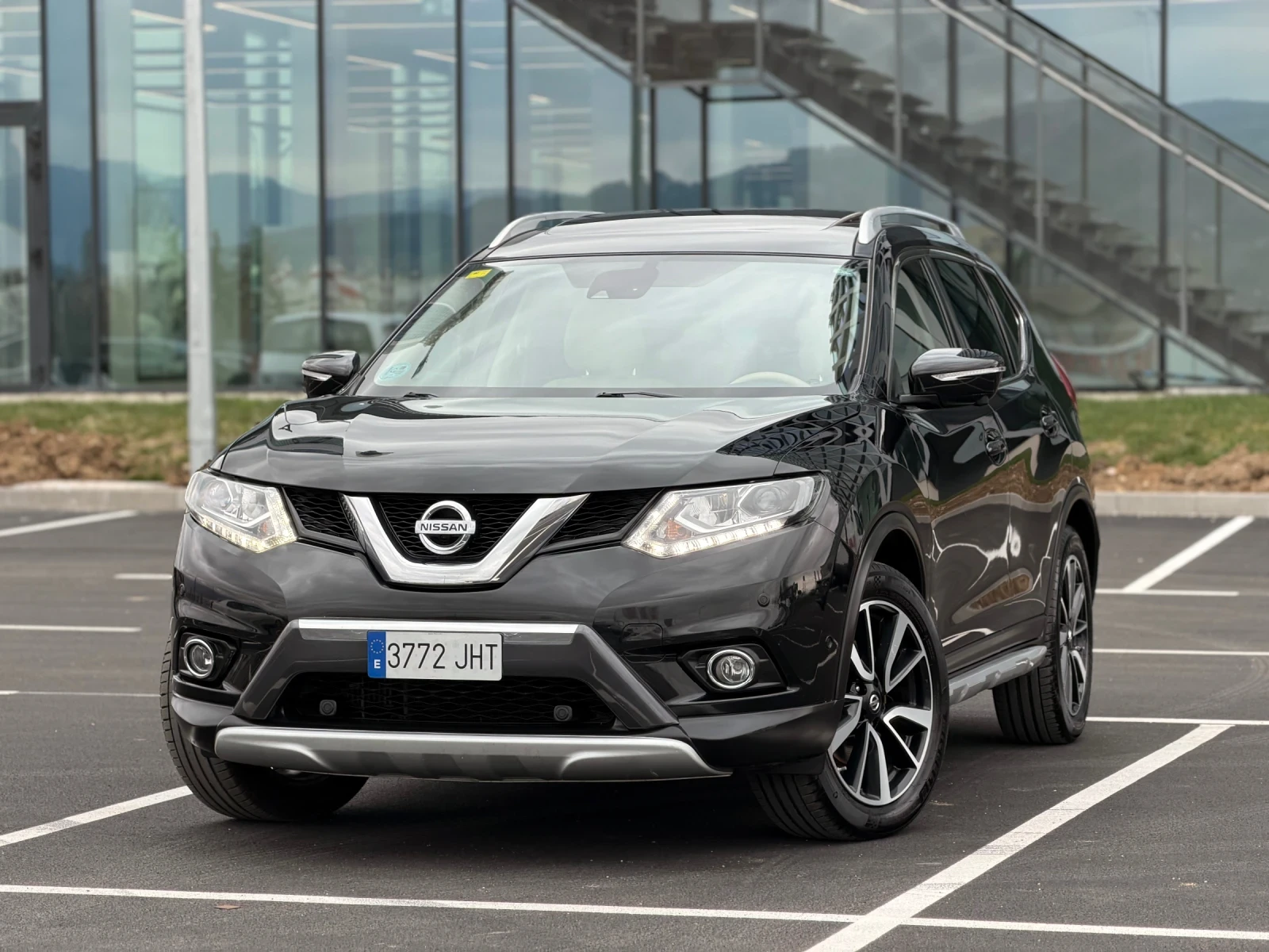Nissan X-trail 1.6-Бензин-FUll-7места-лизинг през Уникредит. | Auto.bg — изображение 1
