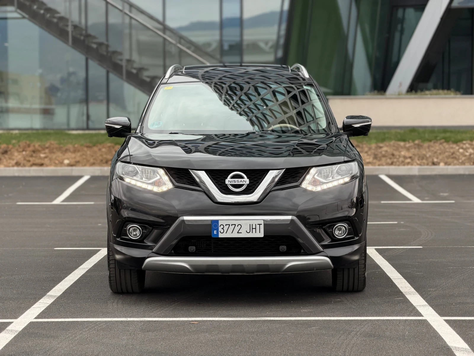 Nissan X-trail 1.6-Бензин-FUll-7места-лизинг през Уникредит., снимка 2 - Автомобили и джипове - 53947242