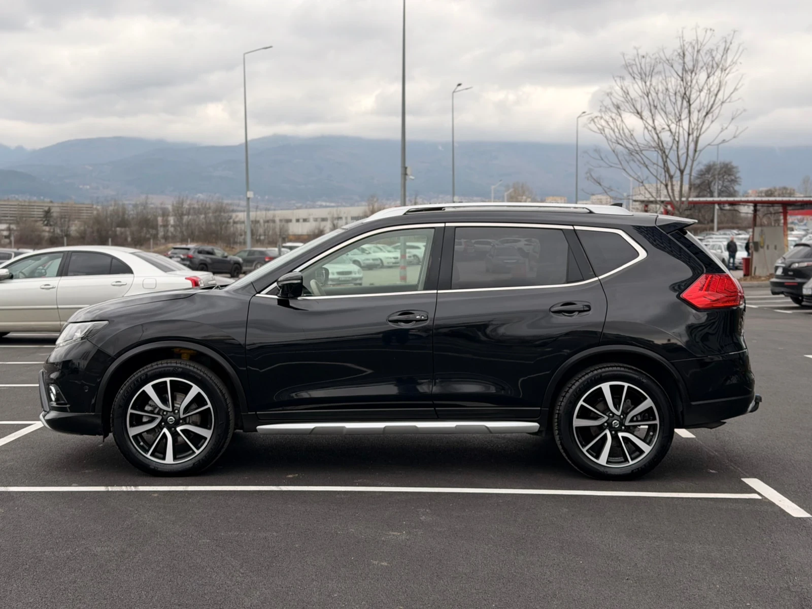 Nissan X-trail 1.6-Бензин-FUll-7места-лизинг през Уникредит., снимка 4 - Автомобили и джипове - 53947242