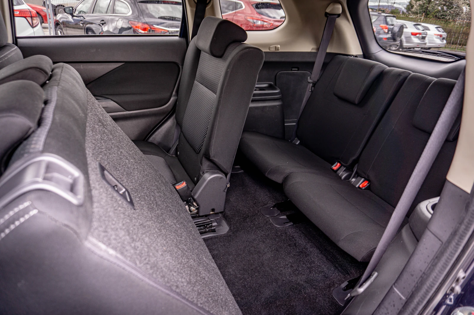 Mitsubishi Outlander 2.2D 4x4 Сменена ангр. верига, масла и филтри! ТОП, снимка 12 - Автомобили и джипове - 54078961