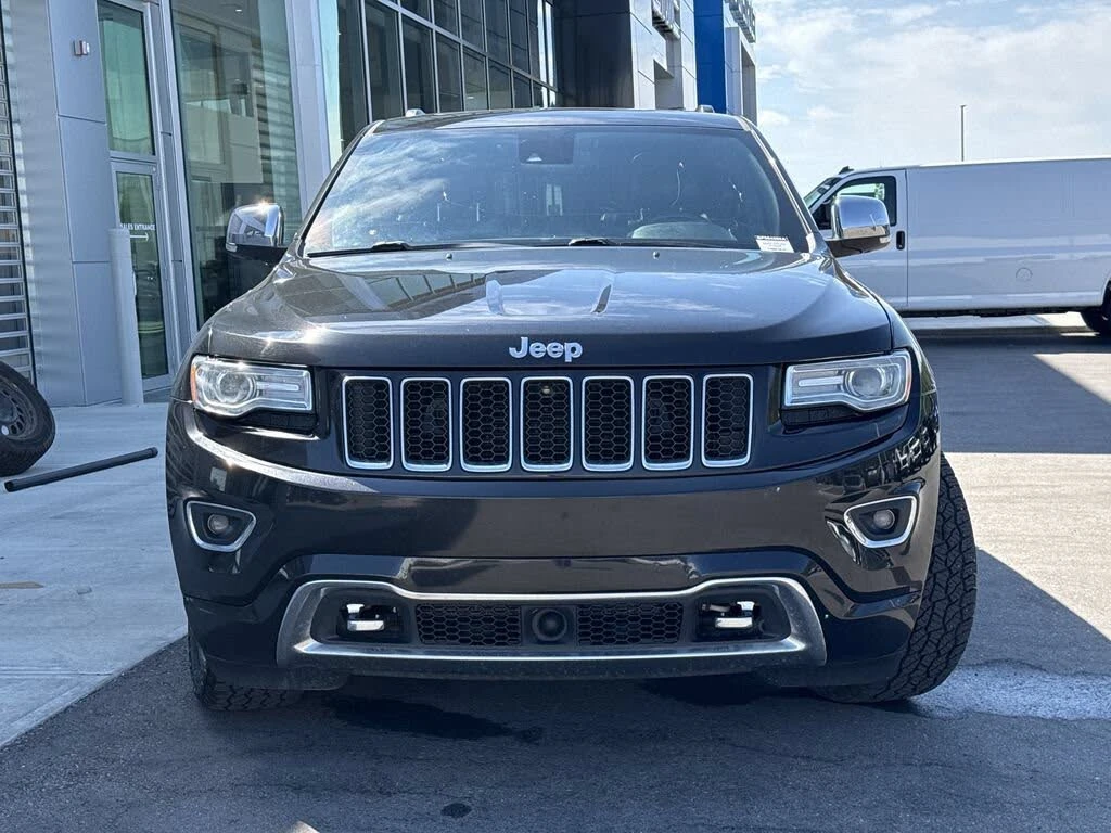 Jeep Grand cherokee OVERLAND* 4WD* PANO* BLIND SPOT* КОЖА* ПОДГРЕВ* , снимка 2 - Автомобили и джипове - 55437037