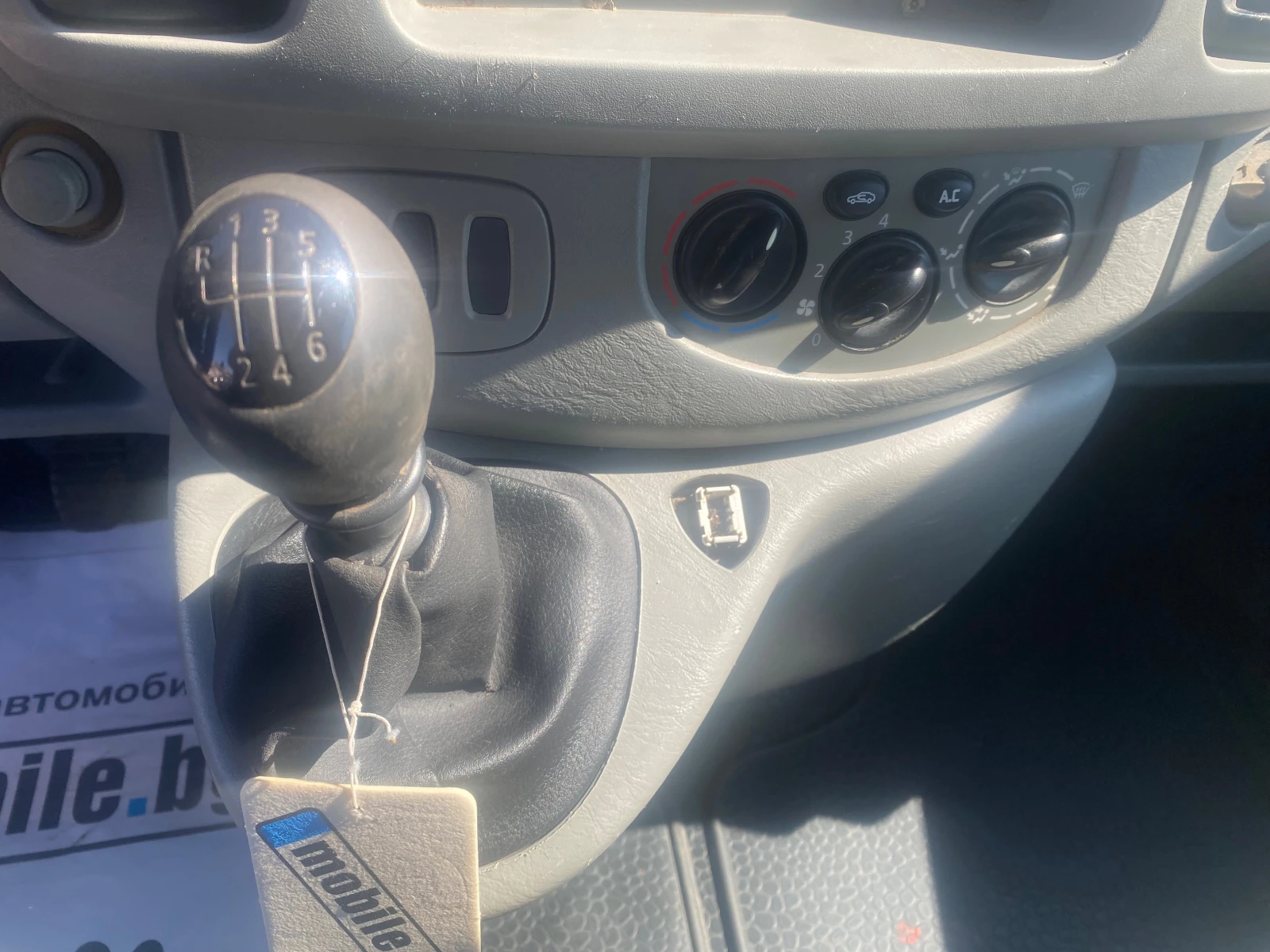 Opel Vivaro 1.9 CDTI Клима, снимка 8 - Бусове и автобуси - 54107123