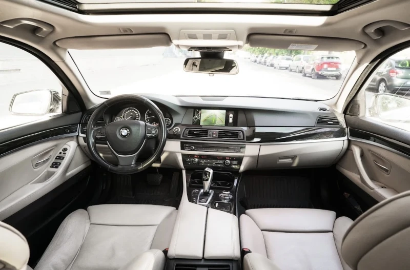 BMW 530 XDrive* PANORAMA* Keyless* SoftClose* , снимка 10 - Автомобили и джипове - 47657138