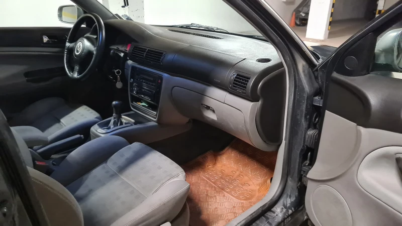 VW Passat 5.5, снимка 11 - Автомобили и джипове - 47752003