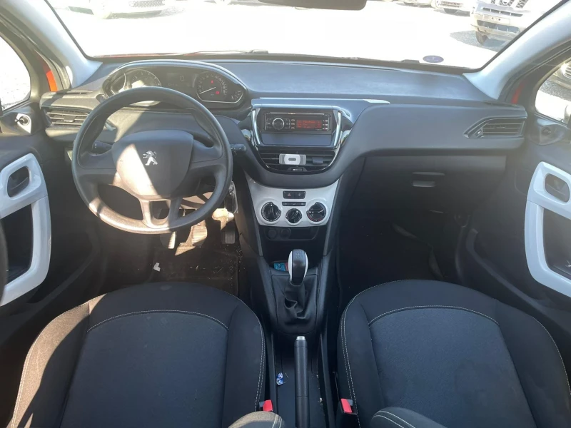 Peugeot 208, снимка 11 - Автомобили и джипове - 48364786