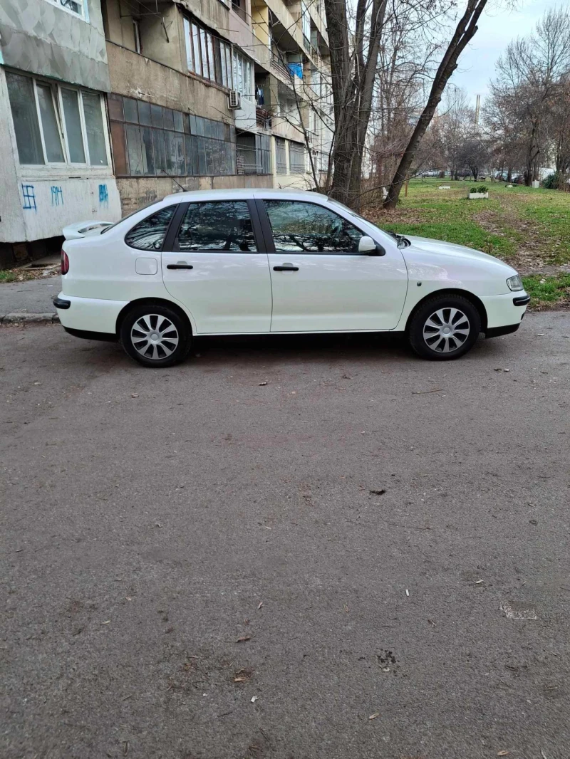 Seat Cordoba, снимка 1 - Автомобили и джипове - 48422508