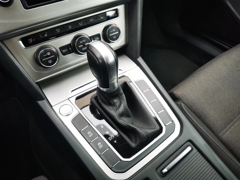 VW Passat VW Passat Var. Comfortline 2.0TDI SCR BMT, снимка 11 - Автомобили и джипове - 52844642