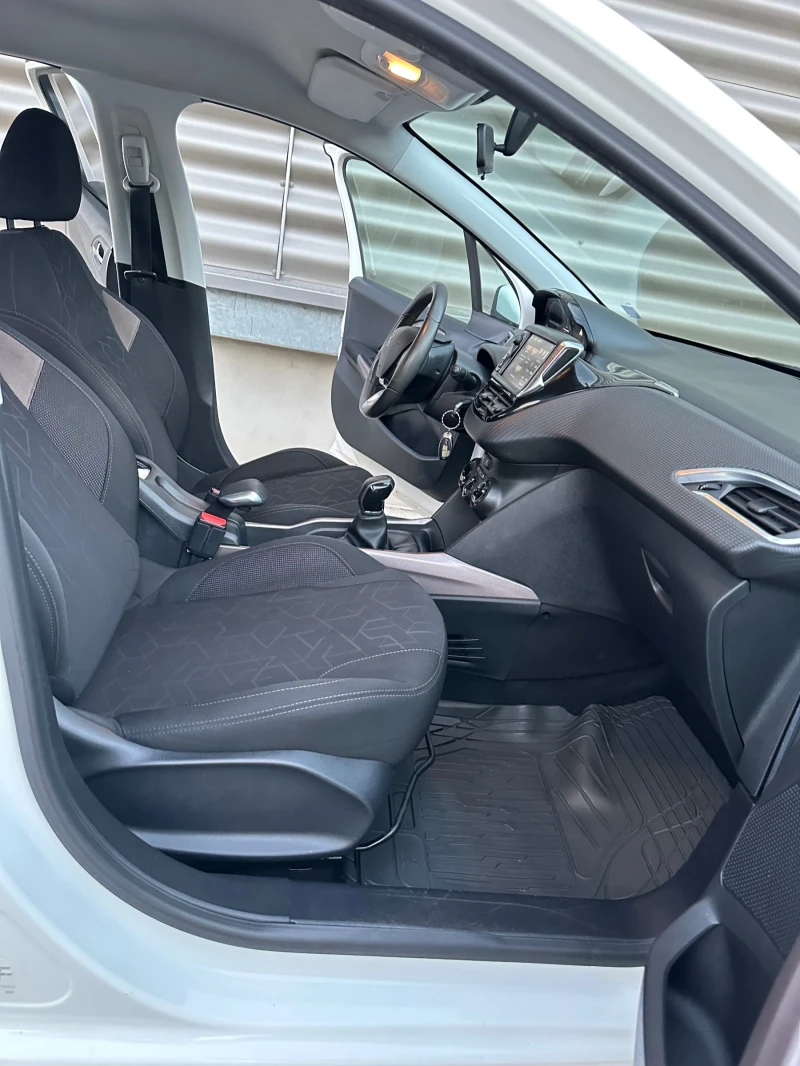 Peugeot 2008, снимка 12 - Автомобили и джипове - 51898799