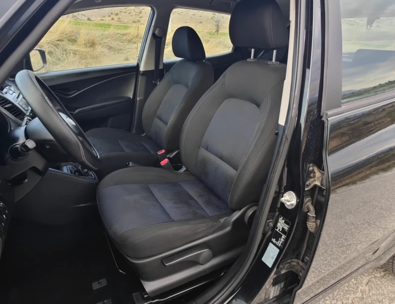 Hyundai Ix20 1.4 бензин , снимка 6 - Автомобили и джипове - 52080924