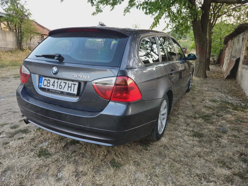 BMW 320 Климатик, голяма навигация, снимка 4 - Автомобили и джипове - 52872647