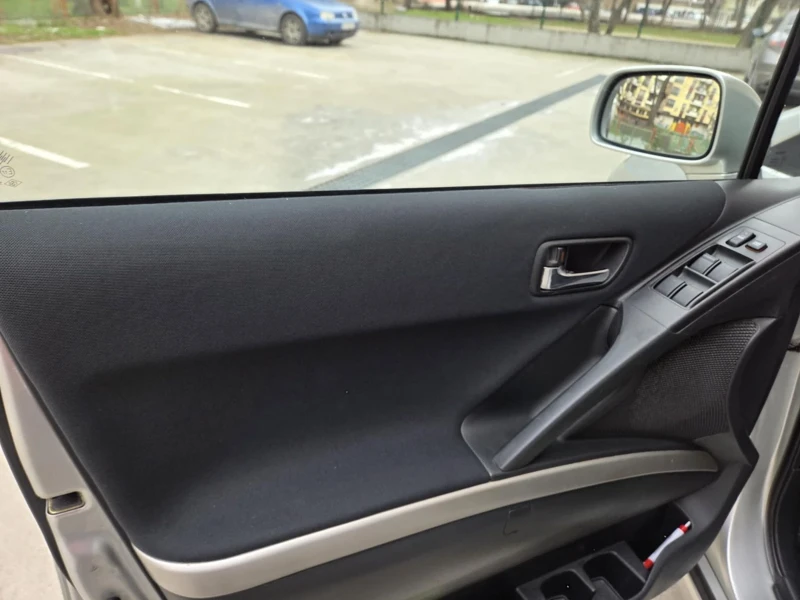 Toyota Corolla verso 1.8 бензин, снимка 10 - Автомобили и джипове - 53143504