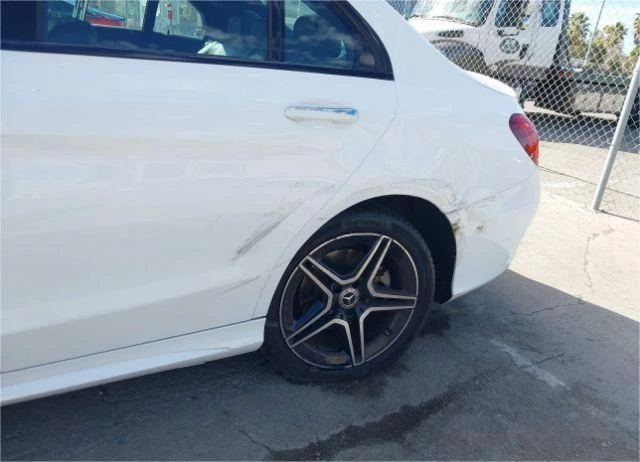 Mercedes-Benz C 300, снимка 5 - Автомобили и джипове - 48449079