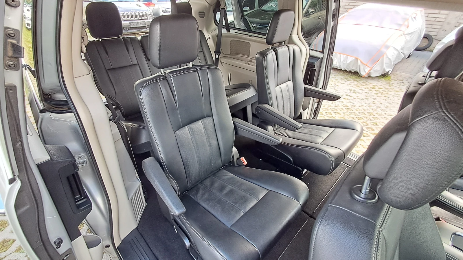 Lancia Voyager FULL РЕАЛ КМ 7-МЕСТА ИЗКЛЮЧИТЕЛН СЕРВИ КНИЖК УНИКТ, снимка 13 - Автомобили и джипове - 23808367