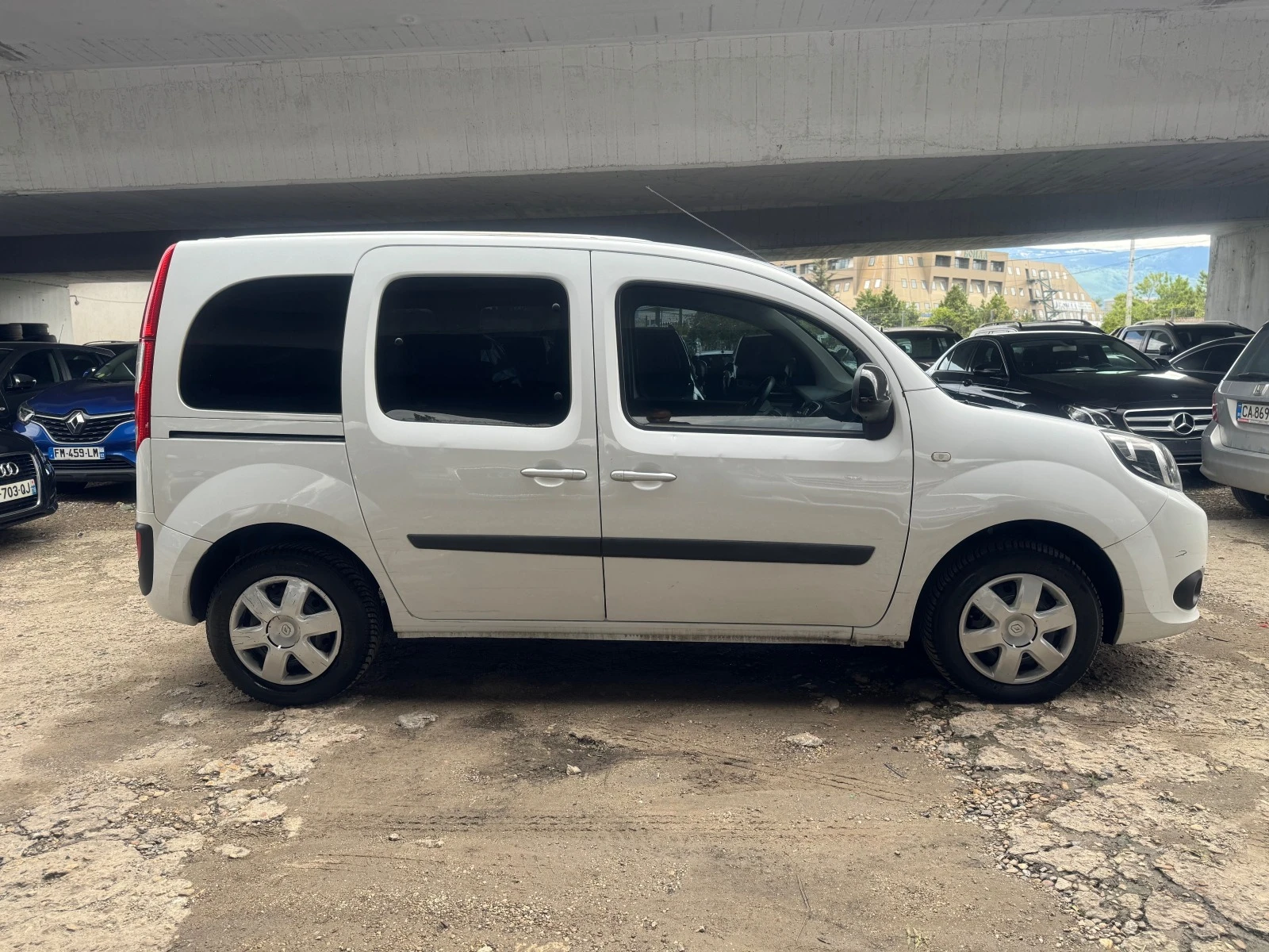 Renault Kangoo 1.5dCI-90-EURO6 - изображение 5