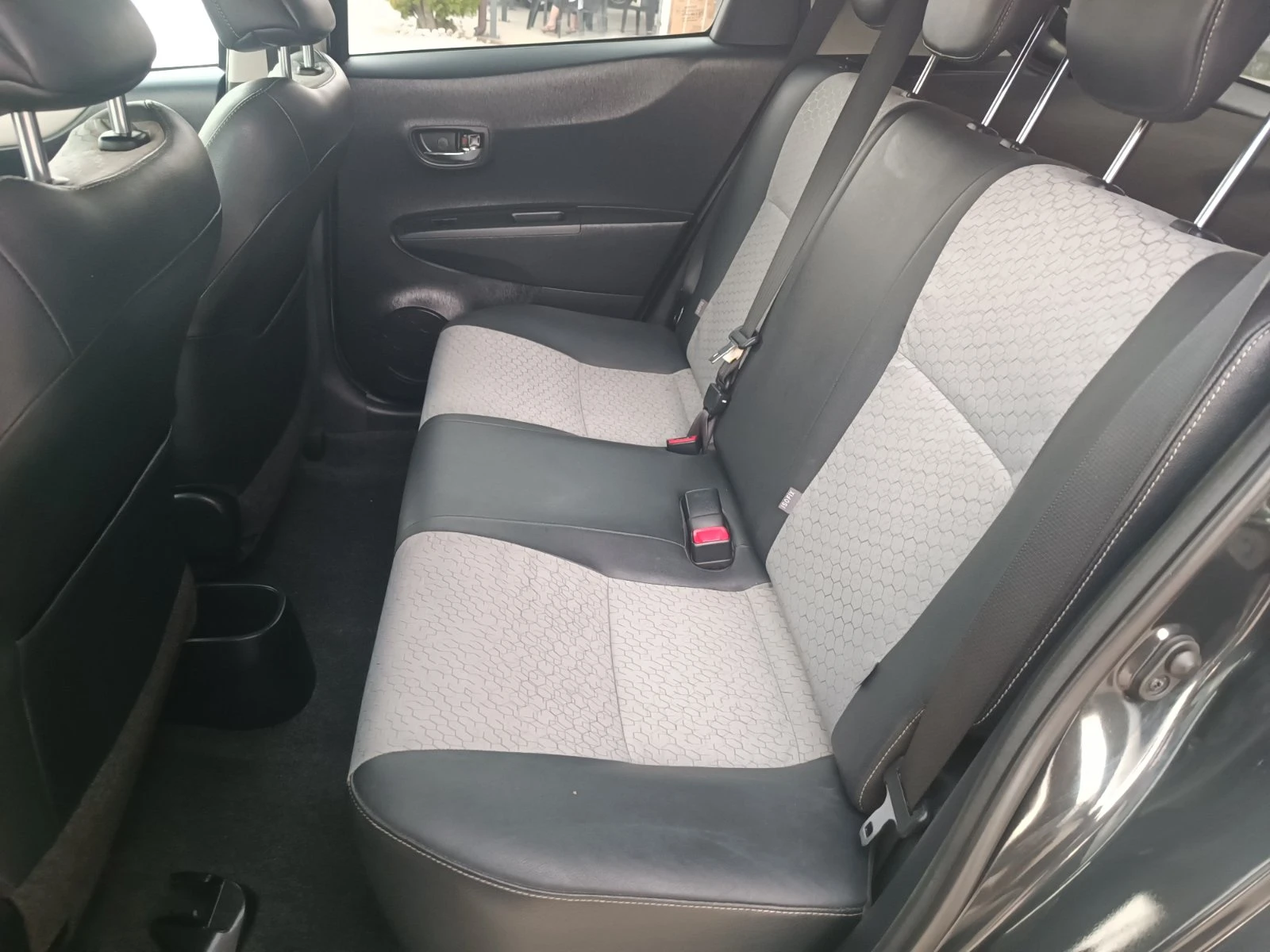 Toyota Yaris 1, 4 D4D - изображение 10