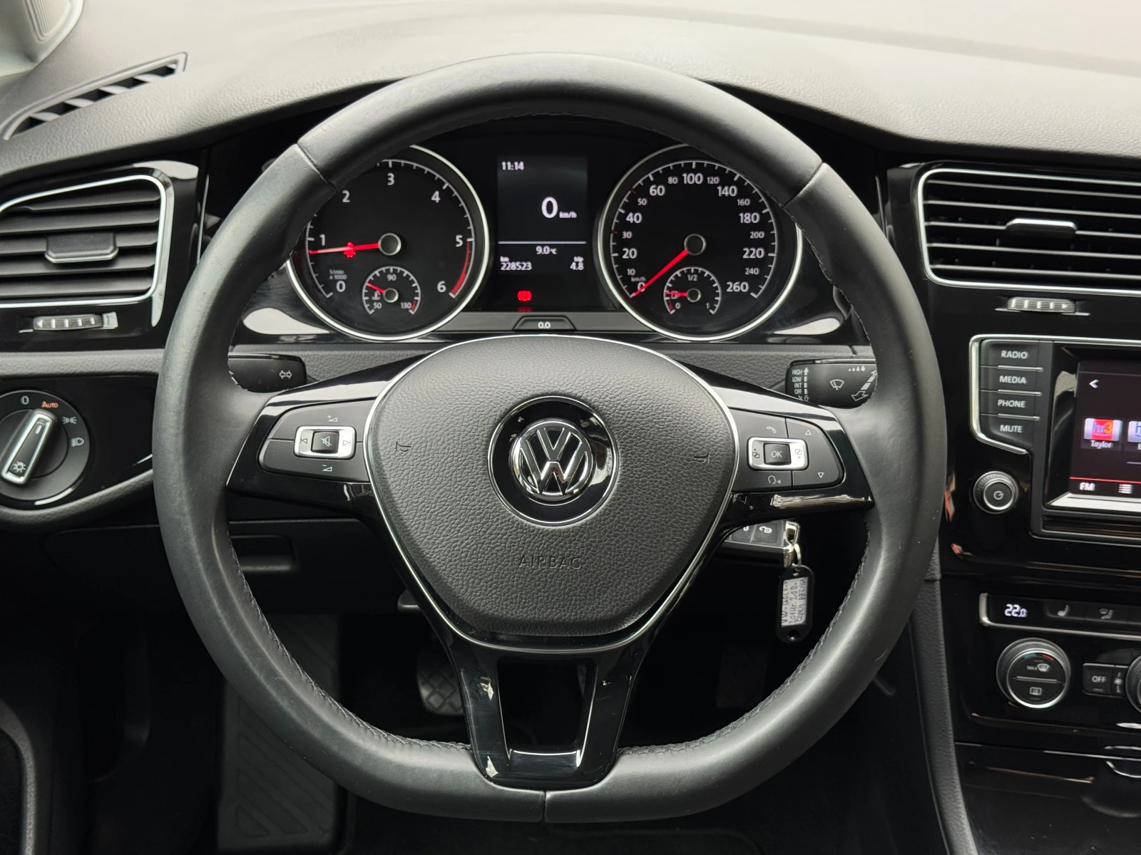 VW Golf 2.0TDI* СЪС СЕРВИЗНА КНИЖКА С ПЪЛНА ИСТОРИЯ В VW  - изображение 9