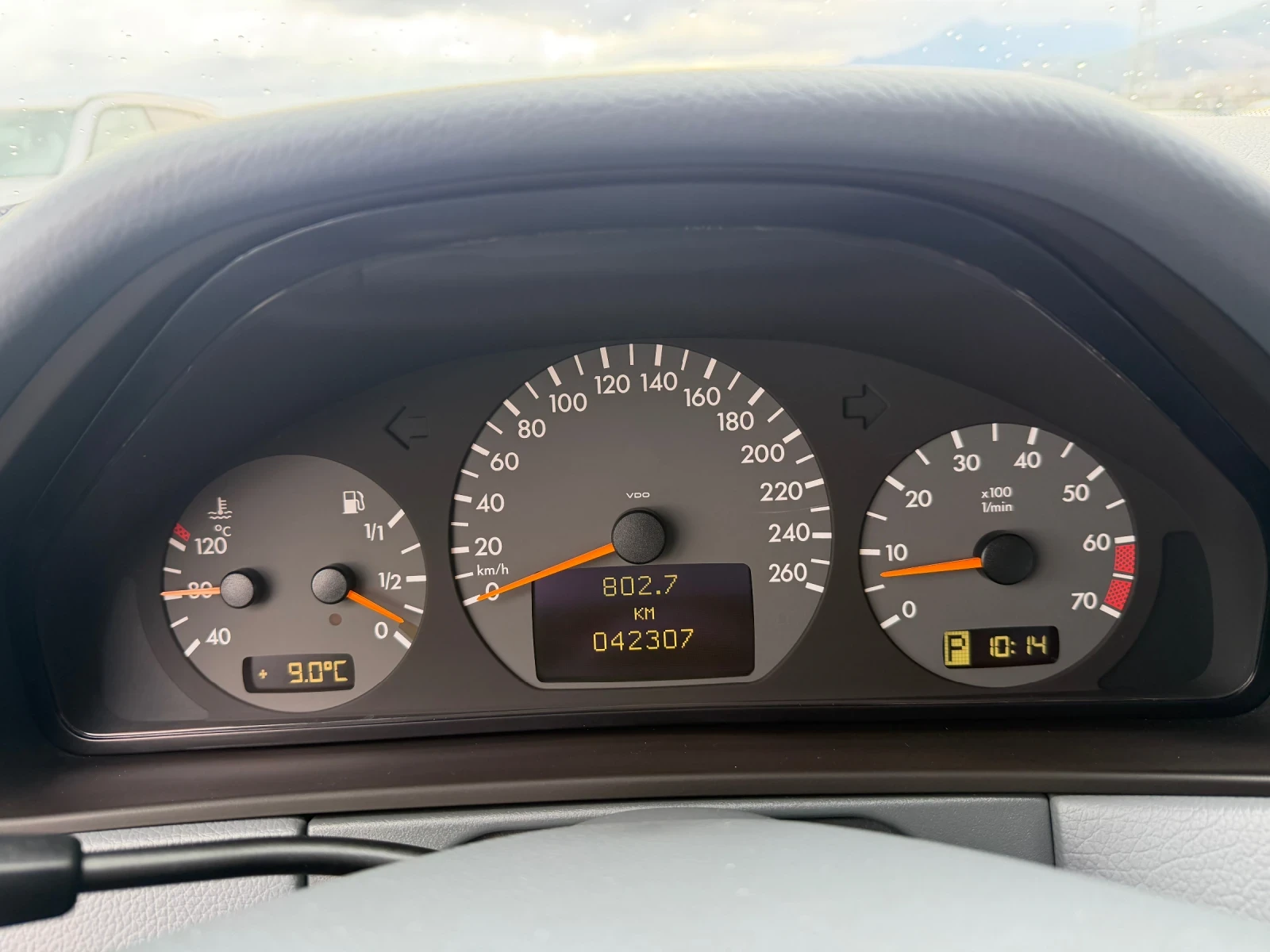 Mercedes-Benz E 260 Без аналог!42000км!, снимка 11 - Автомобили и джипове - 53795044