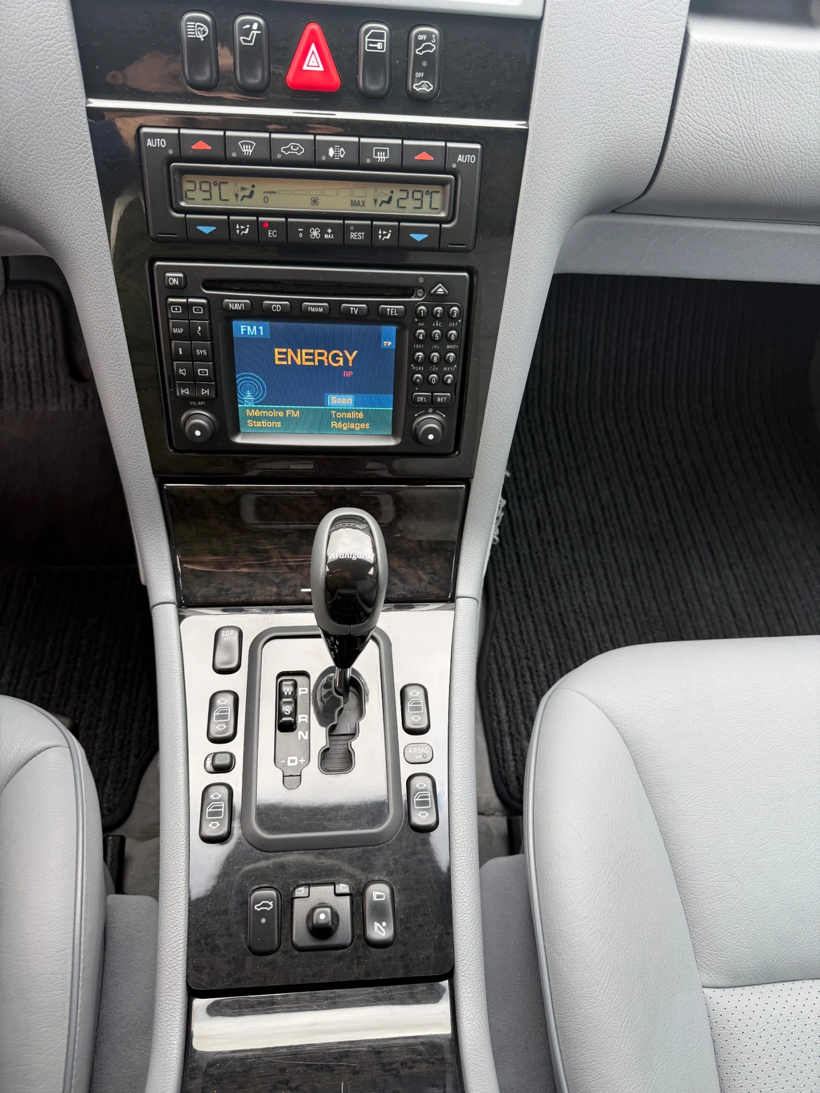 Mercedes-Benz E 260 Без аналог!42000км!, снимка 12 - Автомобили и джипове - 53795044