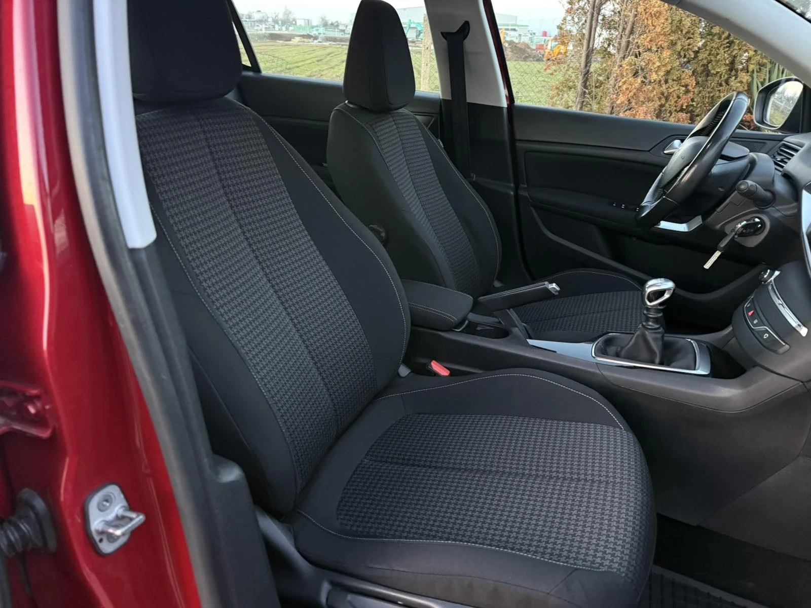 Peugeot 308 1.2i Pure Tech-110�.�. | Mobile.bg � ����������� 9