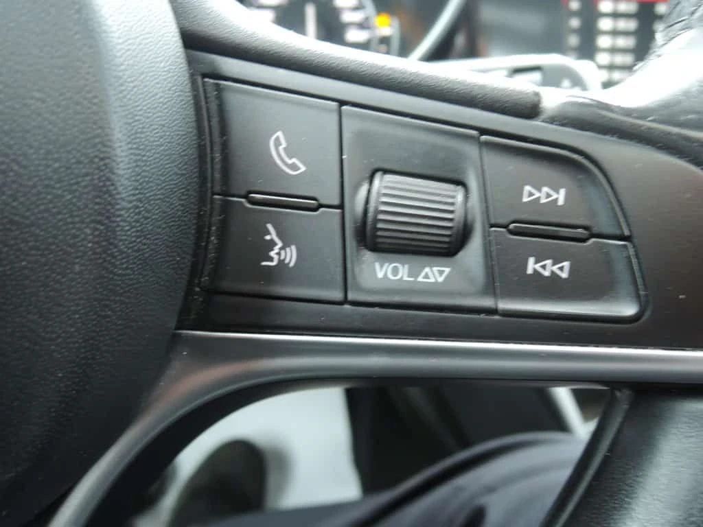 Alfa Romeo Giulia * 4dr Sdn Ti AWD| 8 PNEUS * CARFAX * ЦЕНА ДО БГ, снимка 11 - Автомобили и джипове - 53878237