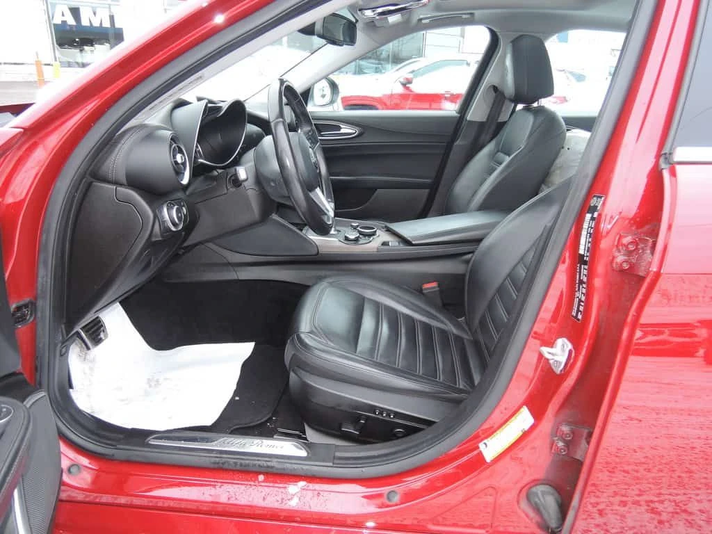 Alfa Romeo Giulia * 4dr Sdn Ti AWD| 8 PNEUS * CARFAX * ЦЕНА ДО БГ, снимка 4 - Автомобили и джипове - 53878237