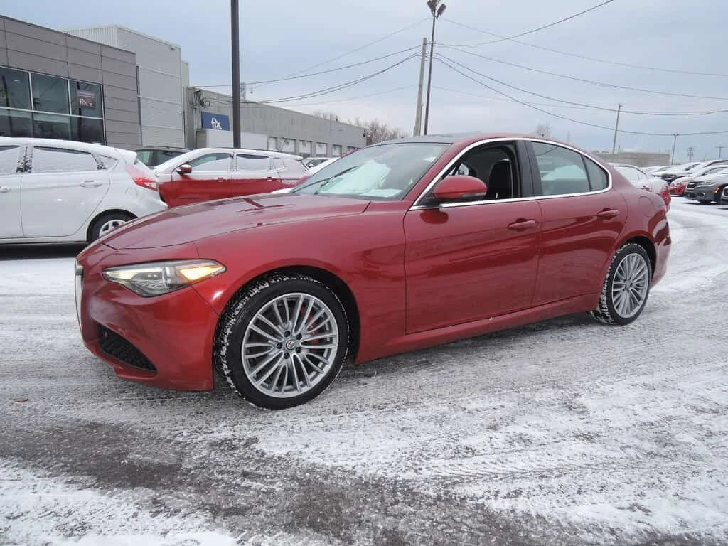 Alfa Romeo Giulia * 4dr Sdn Ti AWD| 8 PNEUS * CARFAX * ЦЕНА ДО БГ, снимка 3 - Автомобили и джипове - 53878237