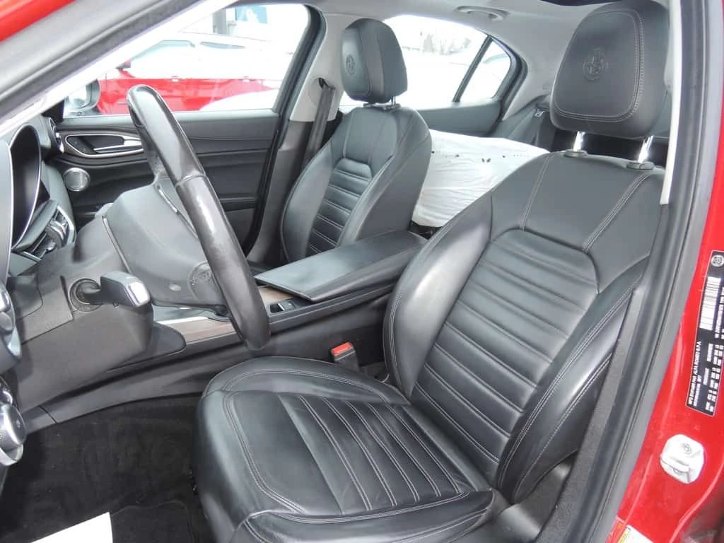 Alfa Romeo Giulia * 4dr Sdn Ti AWD| 8 PNEUS * CARFAX * ЦЕНА ДО БГ, снимка 5 - Автомобили и джипове - 53878237