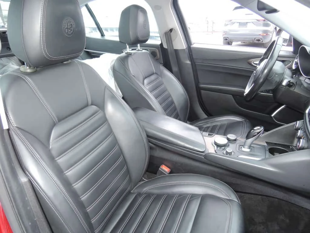 Alfa Romeo Giulia * 4dr Sdn Ti AWD| 8 PNEUS * CARFAX * ЦЕНА ДО БГ, снимка 13 - Автомобили и джипове - 53878237