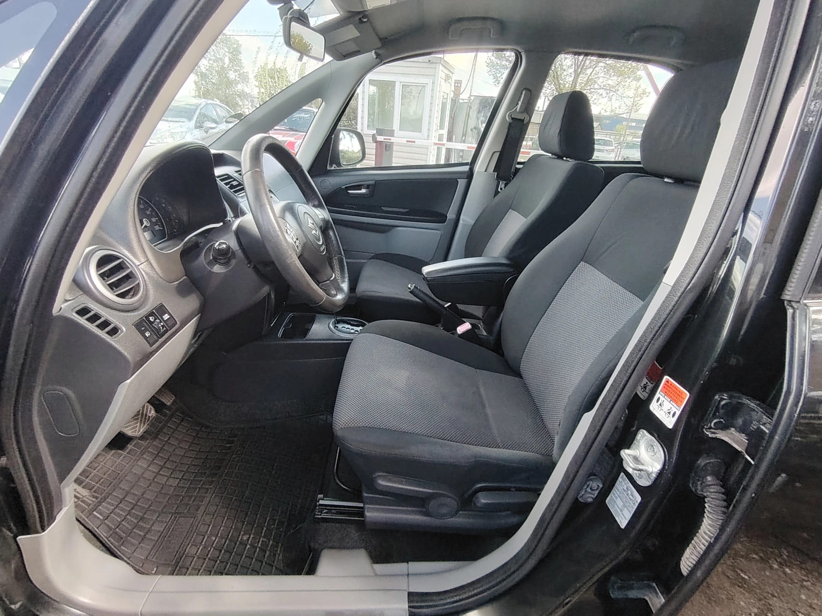 Suzuki SX4 1.6i/Automatik, снимка 13 - Автомобили и джипове - 54429730