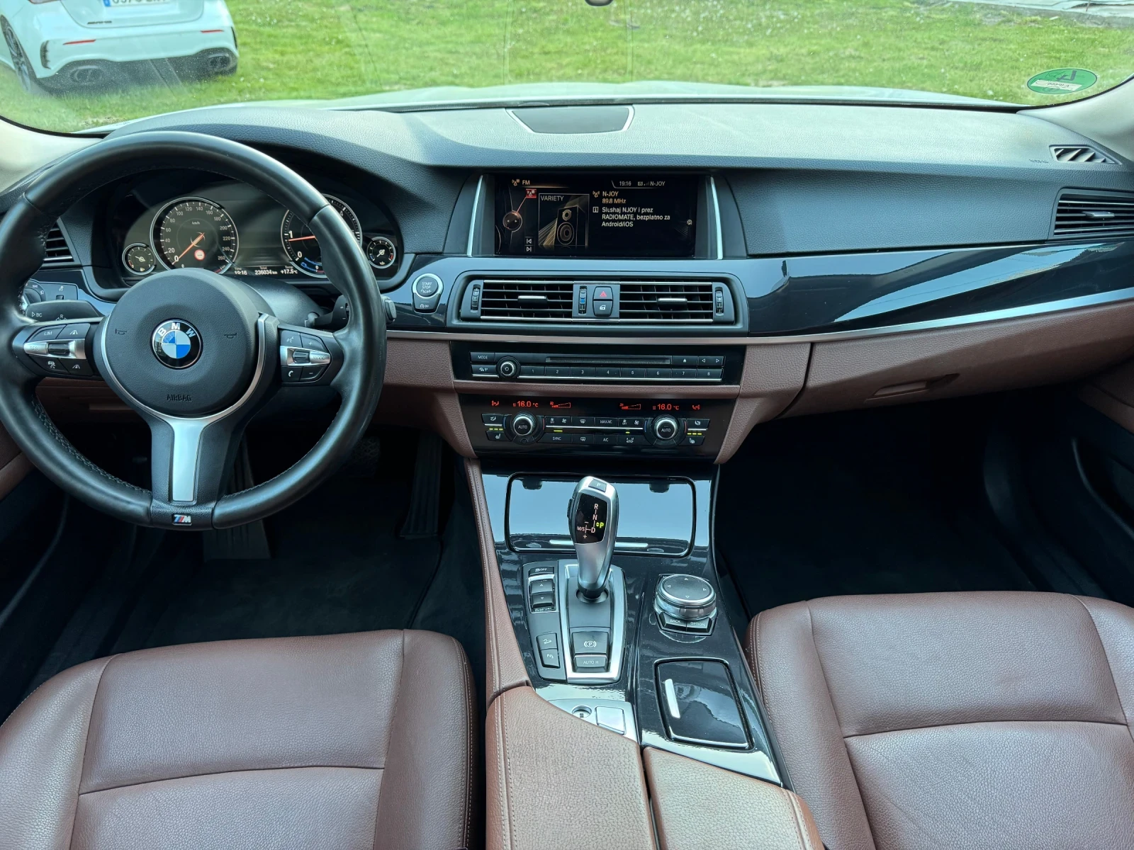 BMW 525 Xdrive Facelift , снимка 11 - Автомобили и джипове - 54446974