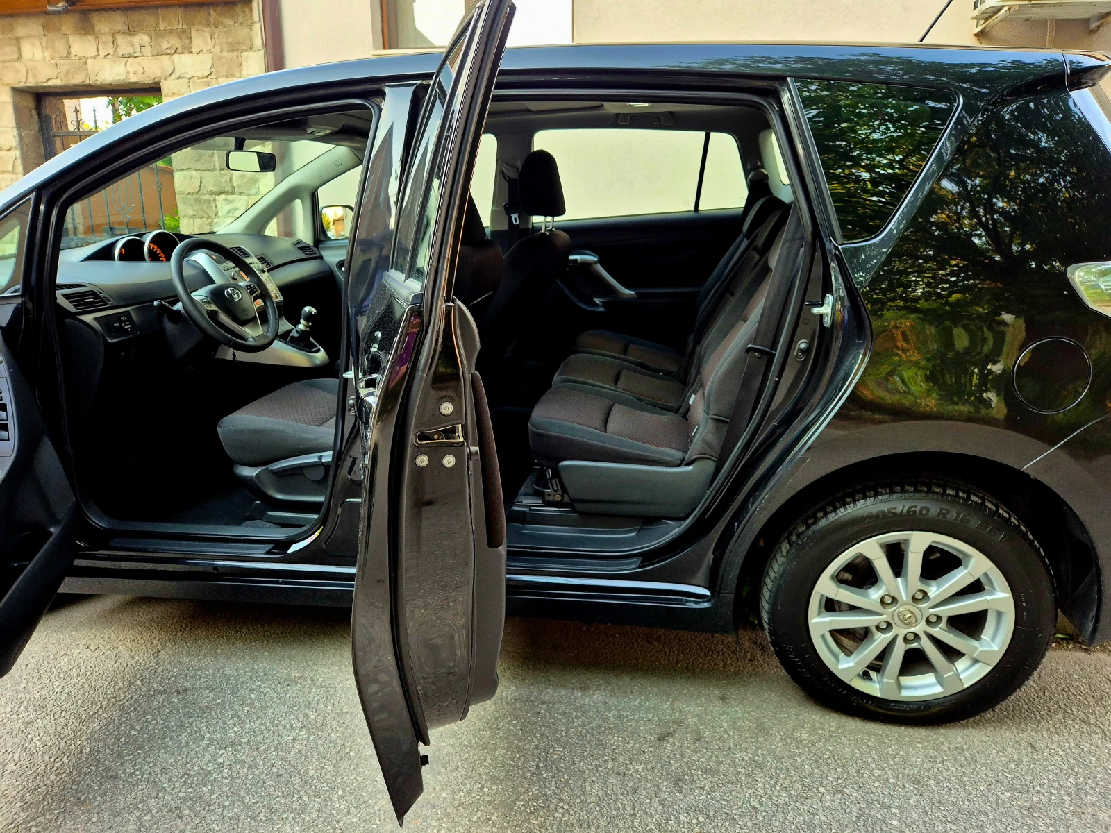 Toyota Verso 2.0d4d-LIMITED-верига-6скорости-japan, снимка 12 - Автомобили и джипове - 54732803