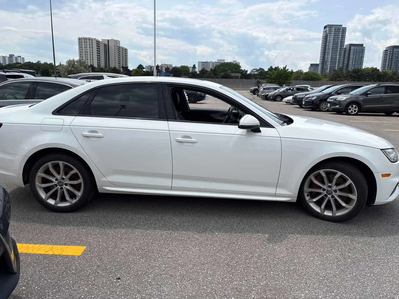 Audi A4 | Progressiv | CARFAX * БЕЗ ПЪРВОНАЧАЛНА ВНОСКА | , снимка 3 - Автомобили и джипове - 55167331