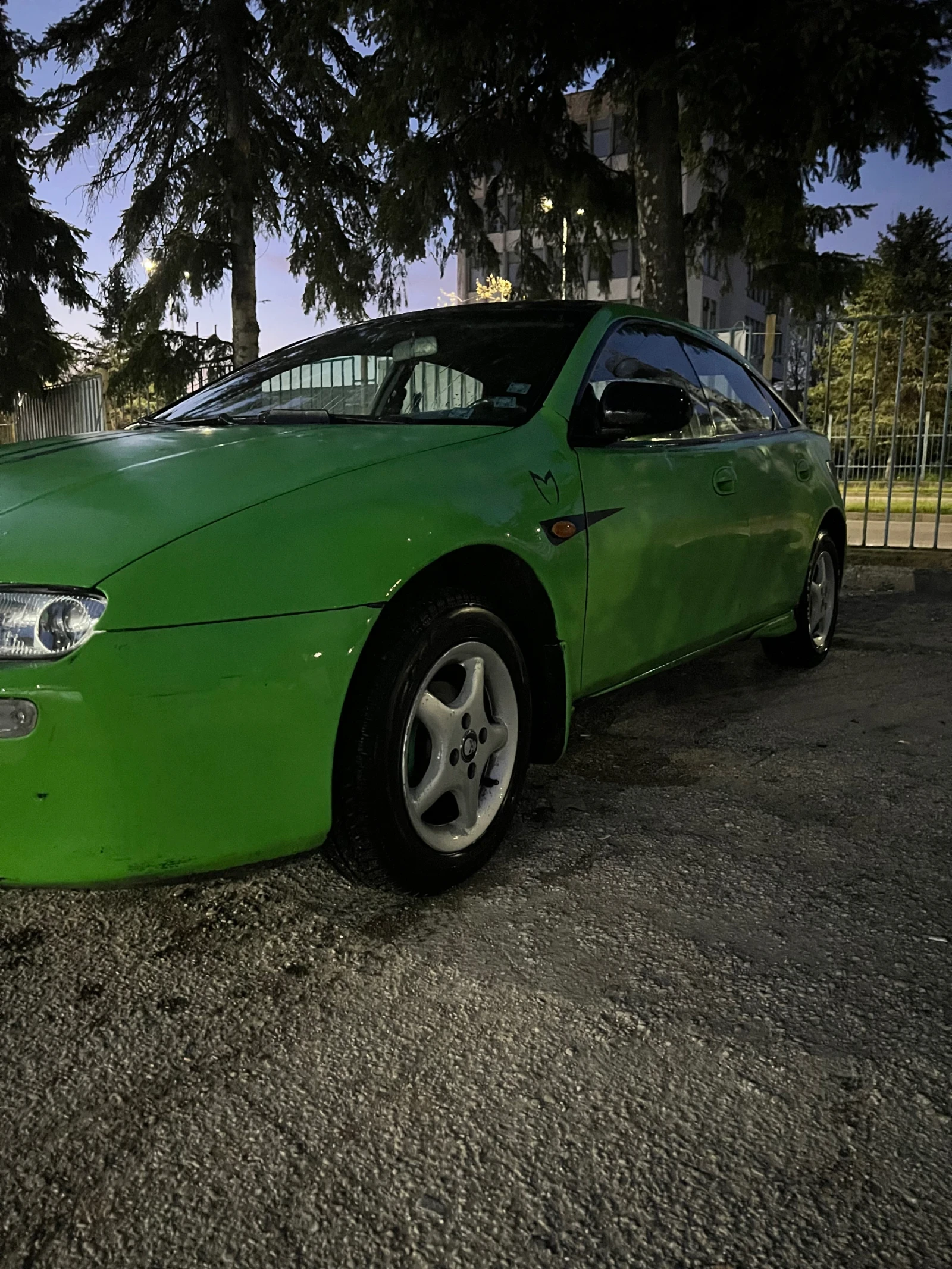 Mazda 323, снимка 8 - Автомобили и джипове - 55377310