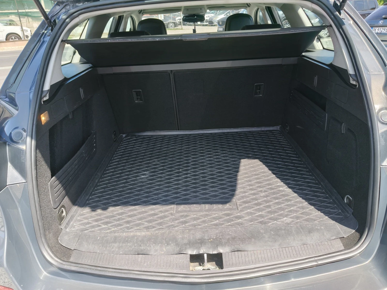 Opel Astra 1.6CDTi, снимка 15 - Автомобили и джипове - 55642414