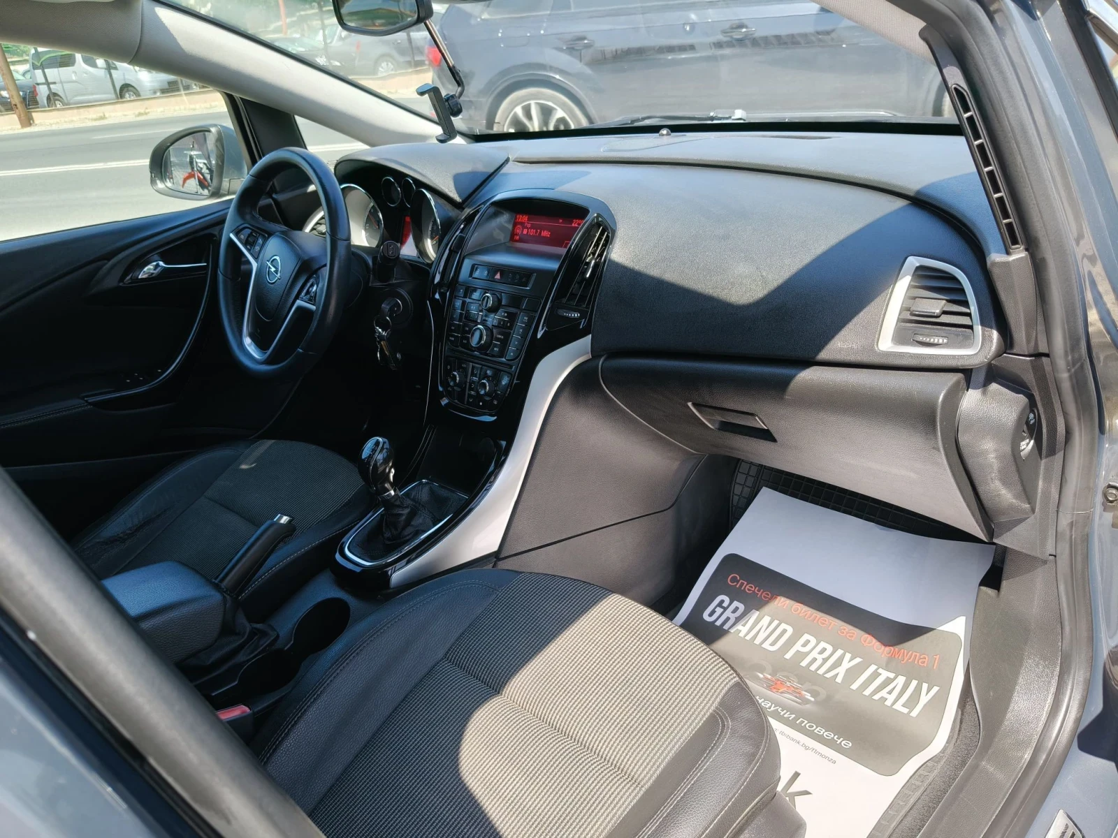 Opel Astra 1.6CDTi, снимка 11 - Автомобили и джипове - 55642414