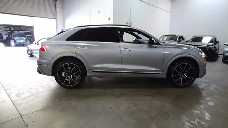 Audi SQ8 PRESTIGE* HUD* BANG & OLUFSEN* 360* , снимка 4 - Автомобили и джипове - 48564428