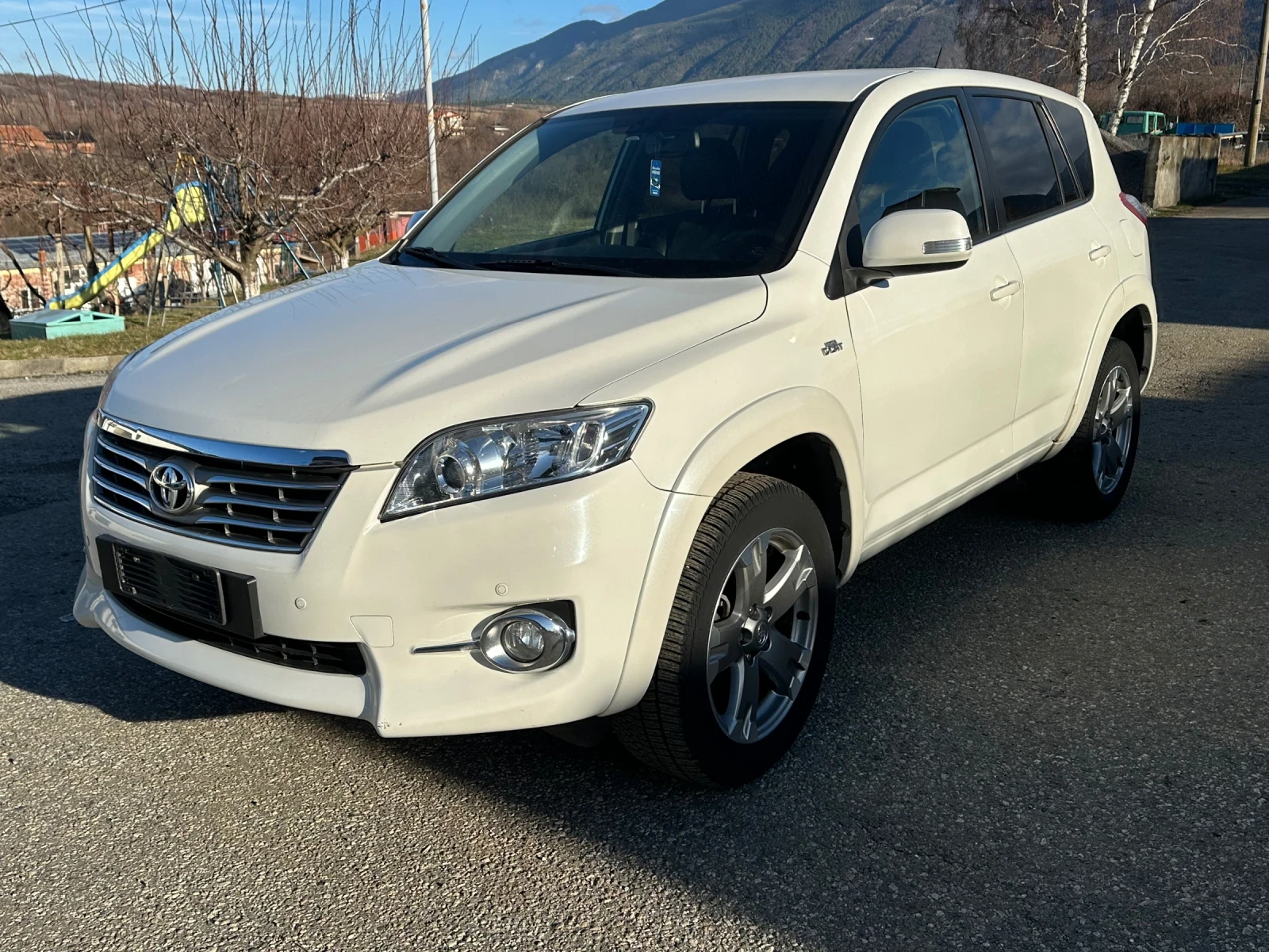 Toyota Rav4 2.2 d4d euro5 AVTOMATIC - изображение 4