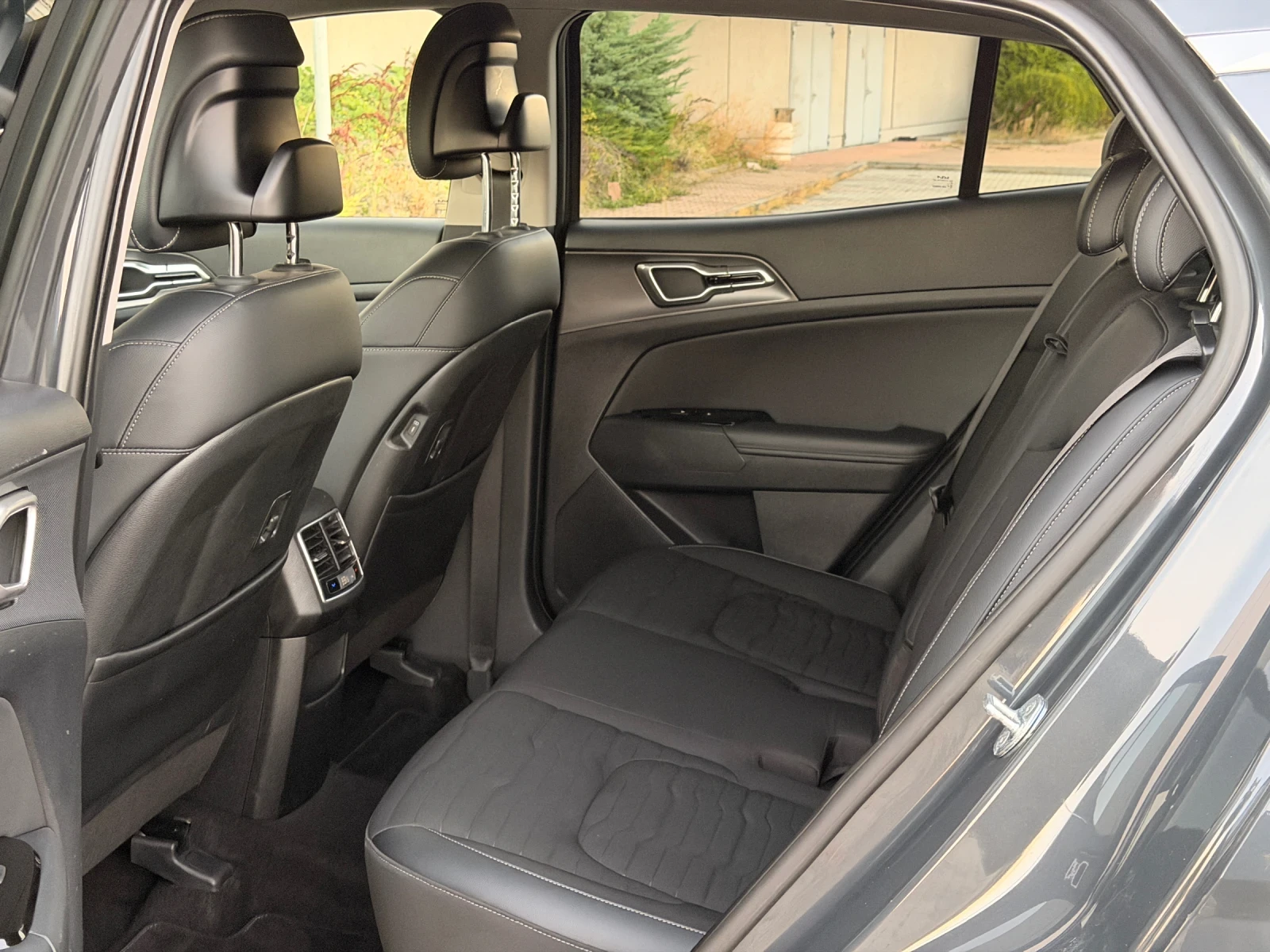 Kia Sportage 1.6-HYBRID-AWD-KEYLESS-����-������-�������-104�.�� | Mobile.bg � ����������� 12