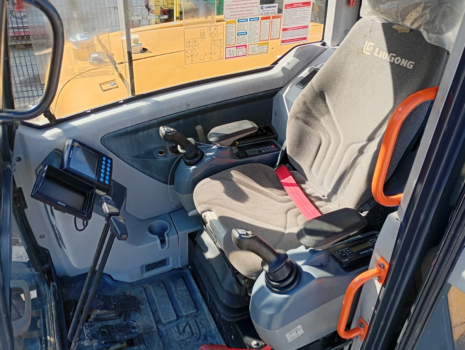 ����� LiuGong CLG909ECR 2019�., 8700 ��. | Mobile.bg � ����������� 6