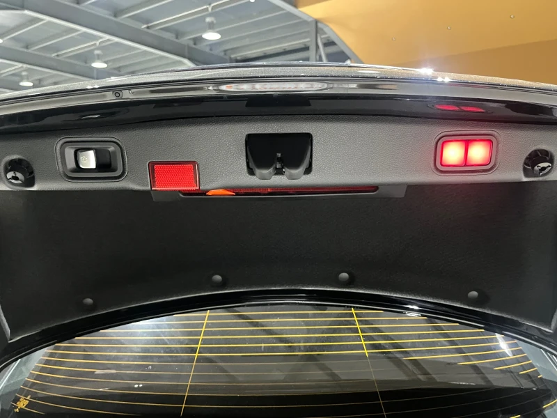 Mercedes-Benz E 400 d 4-MATIC;АБСОЛЮТНО ВСИЧКИ ЕКСТРИ, снимка 17 - Автомобили и джипове - 52280904