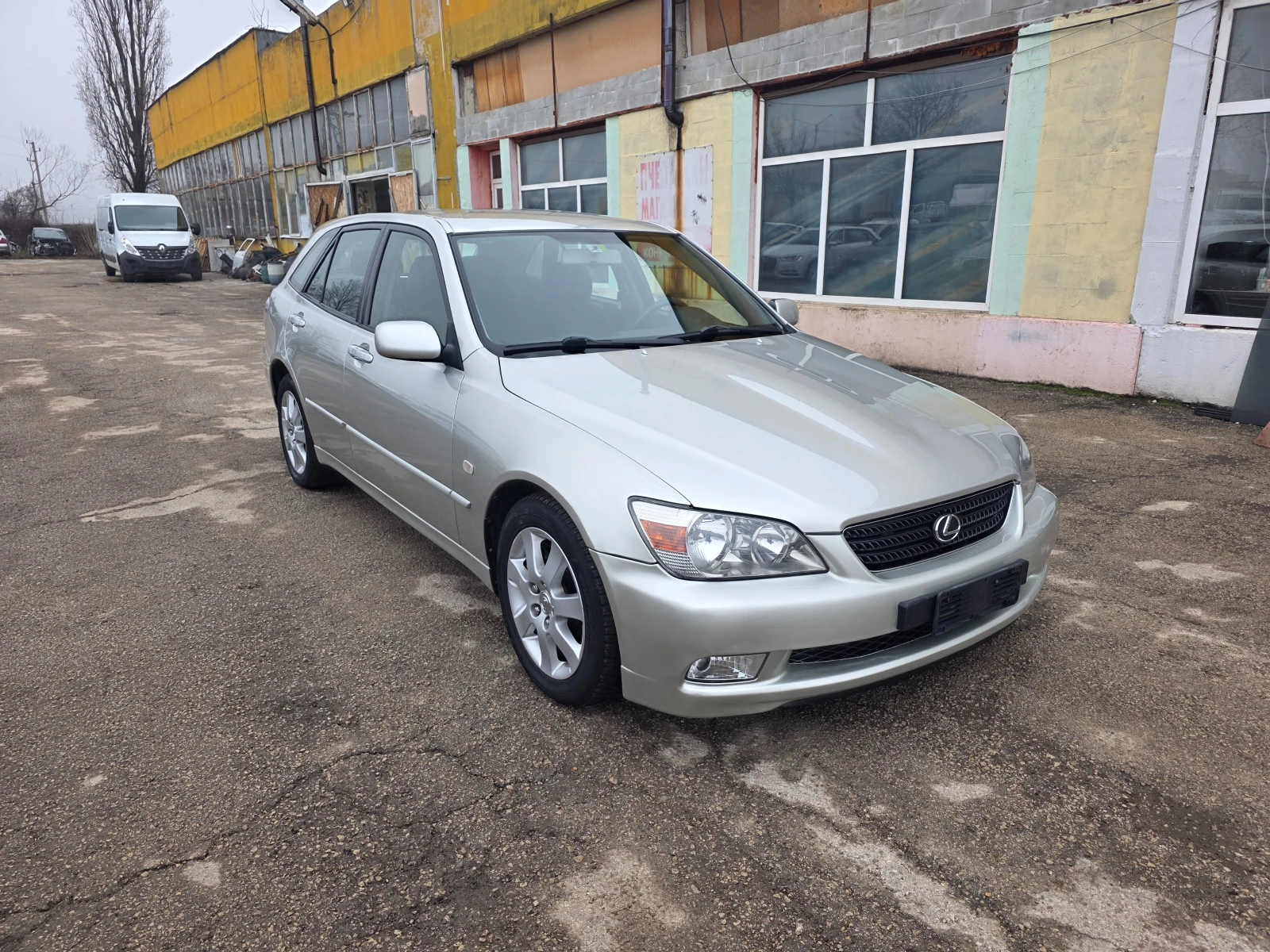 Lexus IS 200 2.0I ITALY  - изображение 3