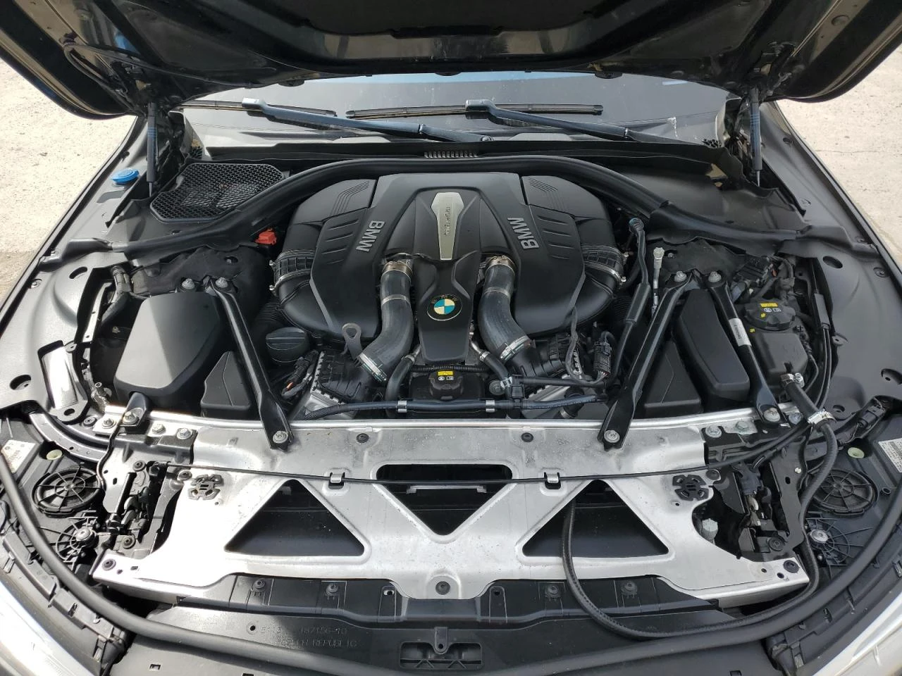 BMW 750 M-PACK* HARMAN KARDON* ОБДУХ* PANO* , снимка 11 - Автомобили и джипове - 53985405