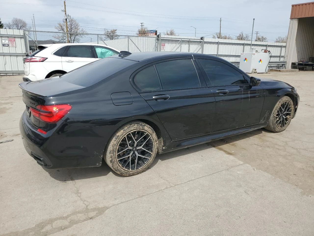 BMW 750 M-PACK* HARMAN KARDON* ОБДУХ* PANO* , снимка 5 - Автомобили и джипове - 53985405