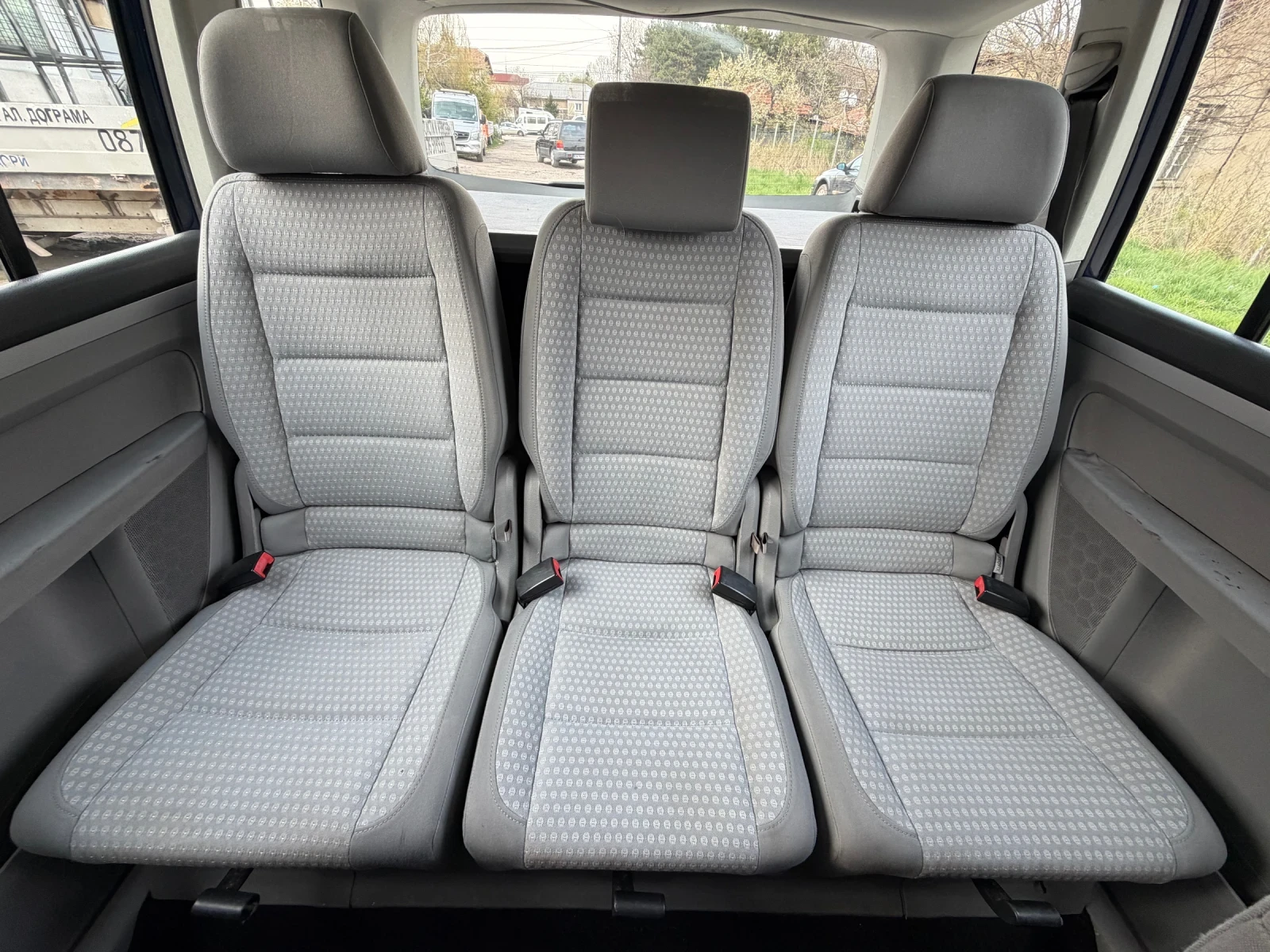 VW Touran 1.6 !!Сменени Вериги!!, снимка 13 - Автомобили и джипове - 54182243