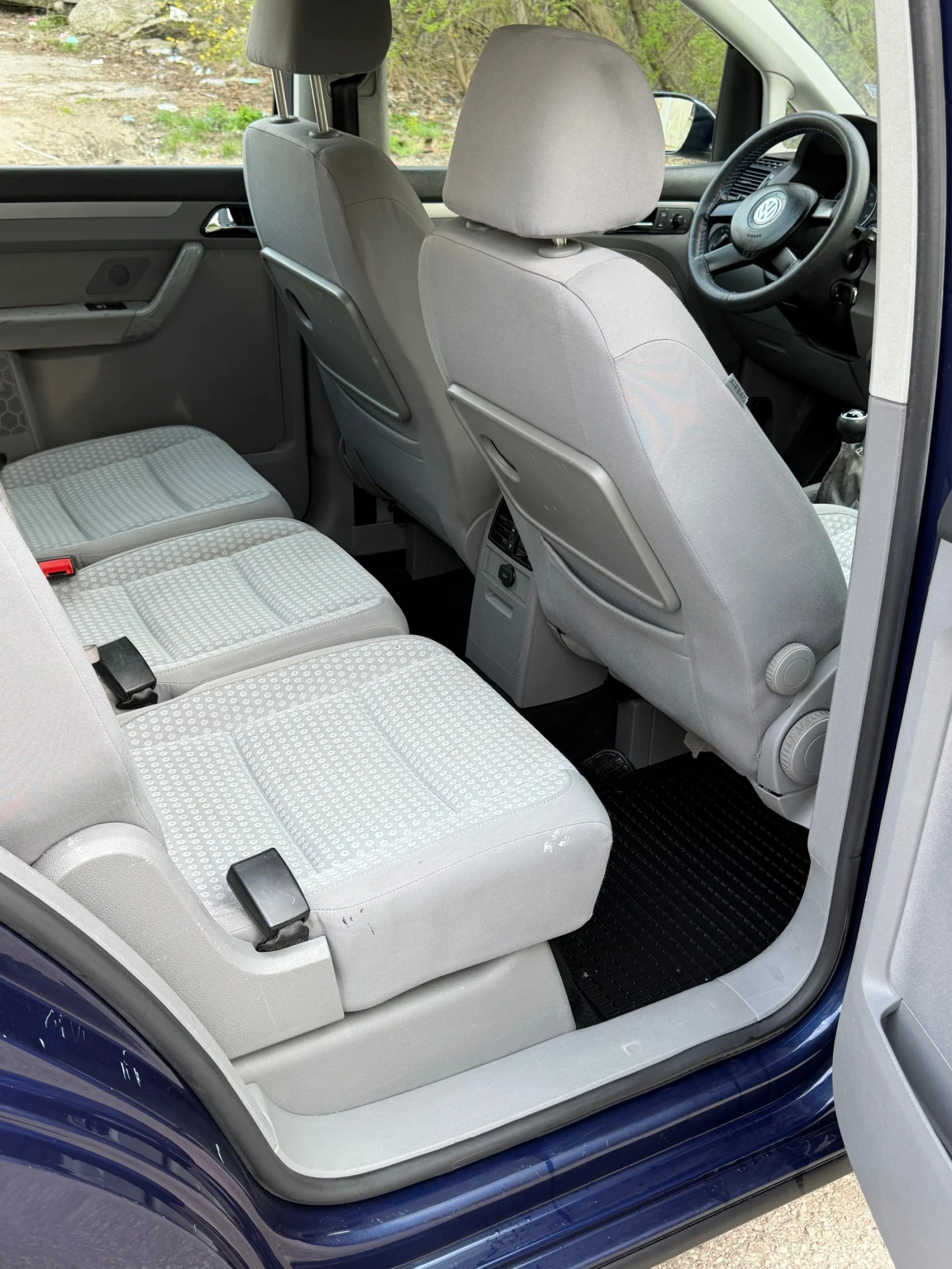 VW Touran 1.6 !!Сменени Вериги!!, снимка 11 - Автомобили и джипове - 54182243