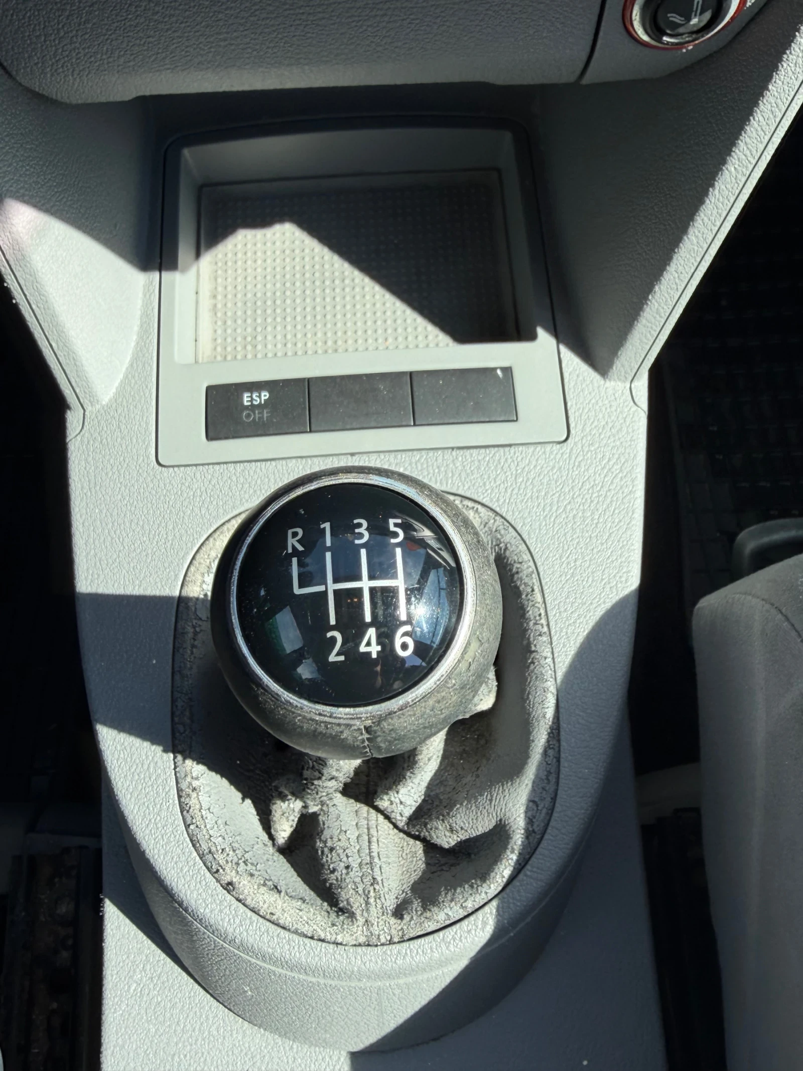 VW Touran 1.6 !!Сменени Вериги!!, снимка 16 - Автомобили и джипове - 54182243