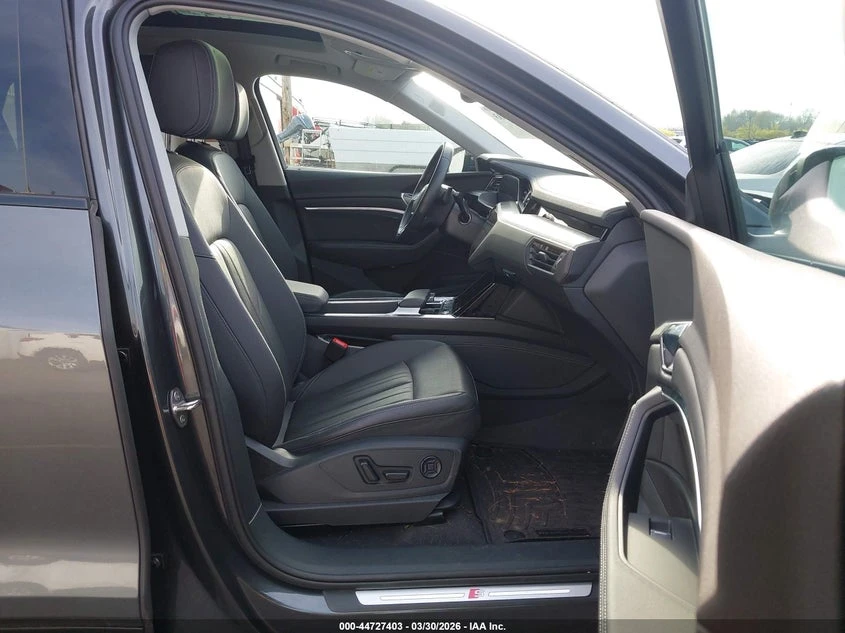 Audi E-Tron Sportback Premium Plus S Line Quattro, снимка 5 - Автомобили и джипове - 54315498